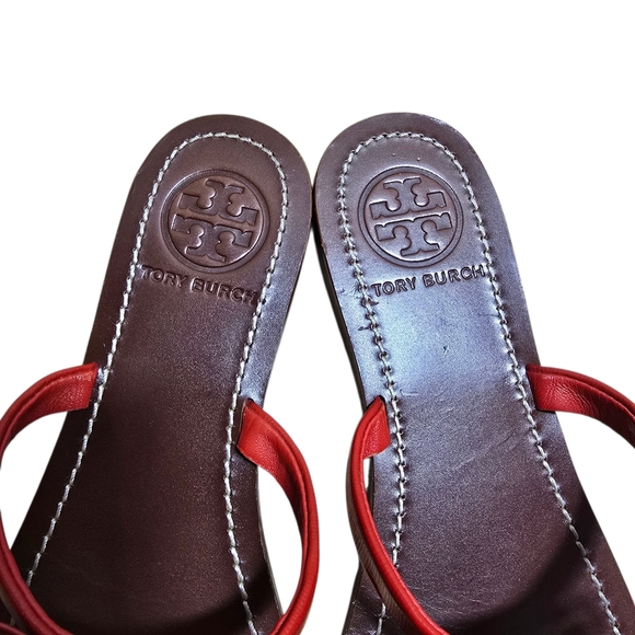 Tory Burch Leighanne Patent Thongs Poppy Red Bow Gold Logo Flat Sandals, Wm Sz 6 - Picture 7 of 10